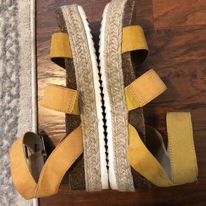Target platform sandals